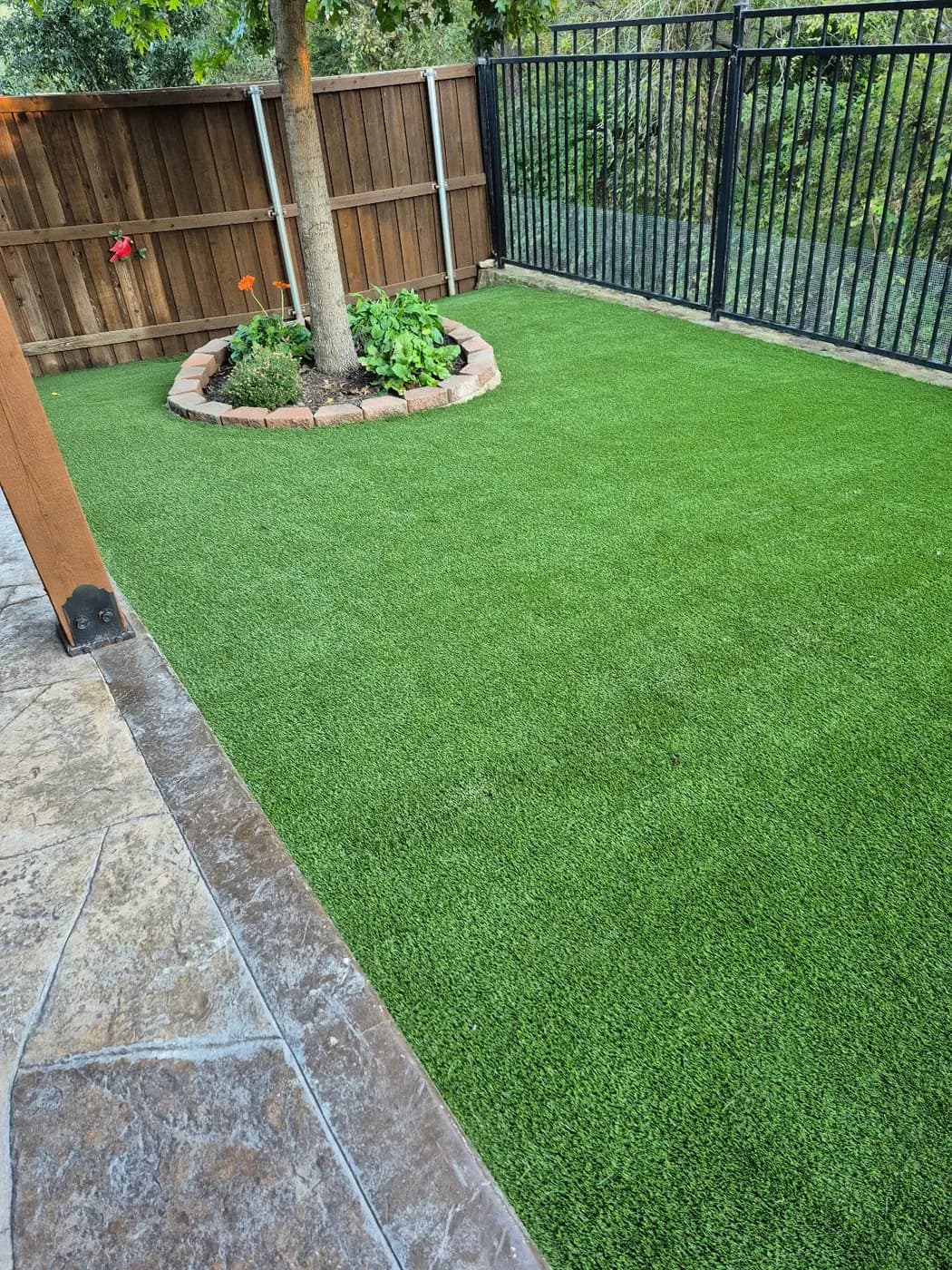 Finished pet turf installation by DFW Turf Pros 3